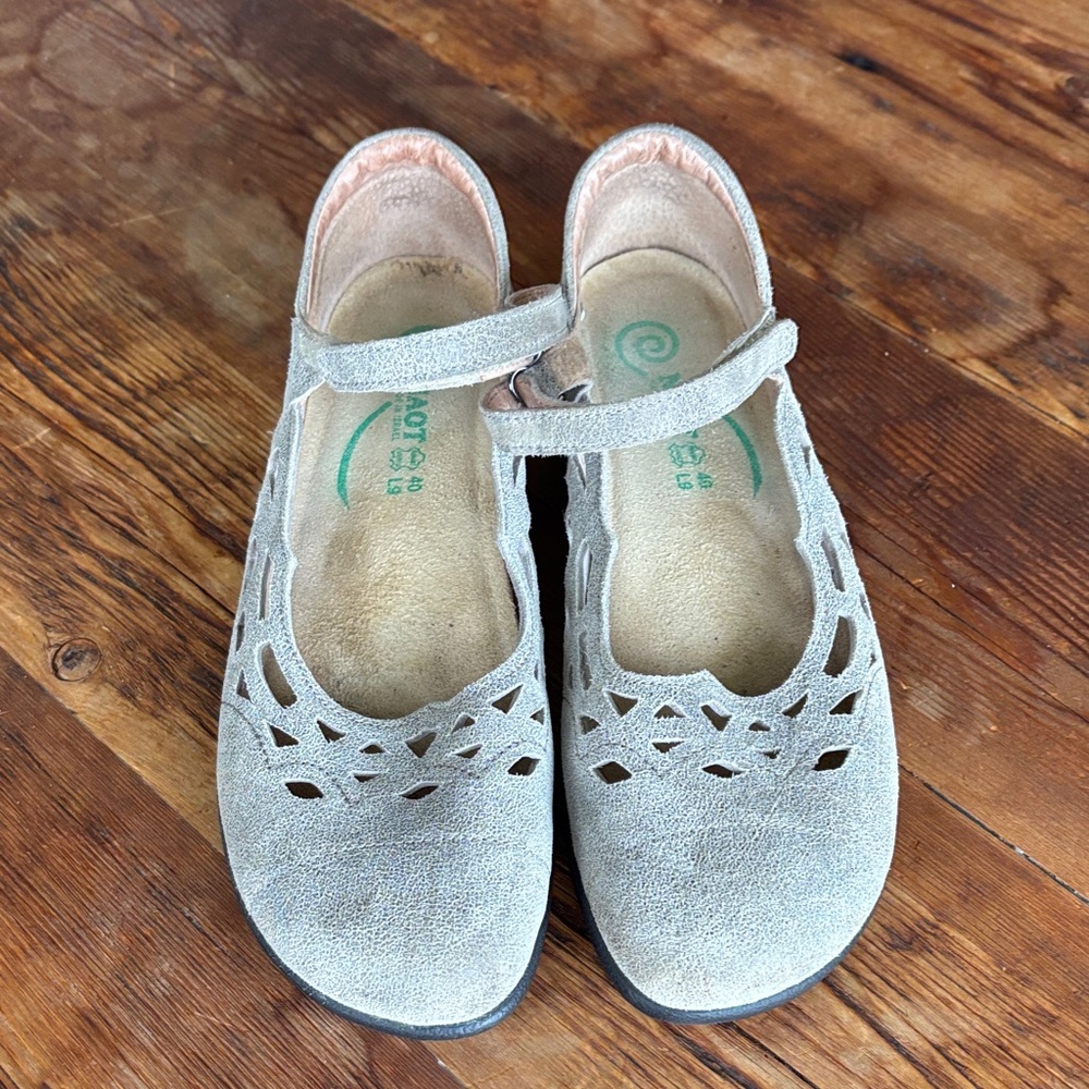 Naot Gray Suede Mary Janes, size 40